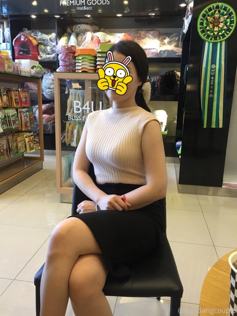 【2023-04-17】Holes at front, back.. Do I look yummy😍.m4v